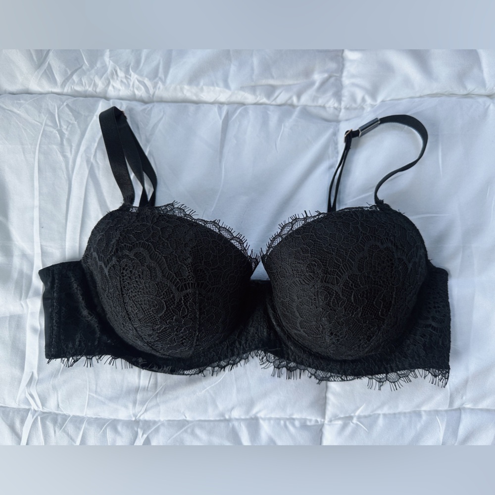 NWOT Victoria’s Secret Lace Bra